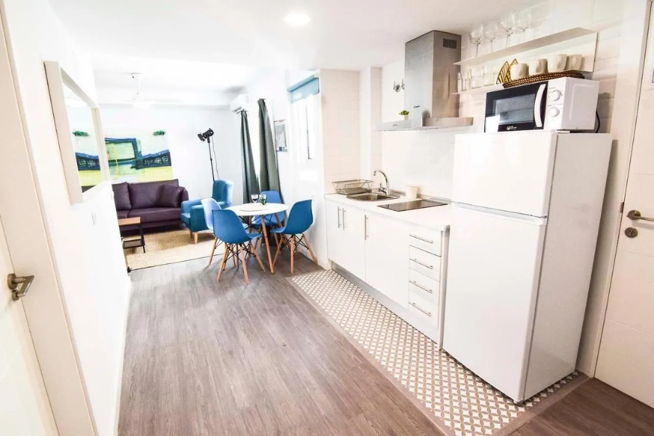 Apartamento Con Terraza En El Centro Historico De Capuchinos Málaga Apartman